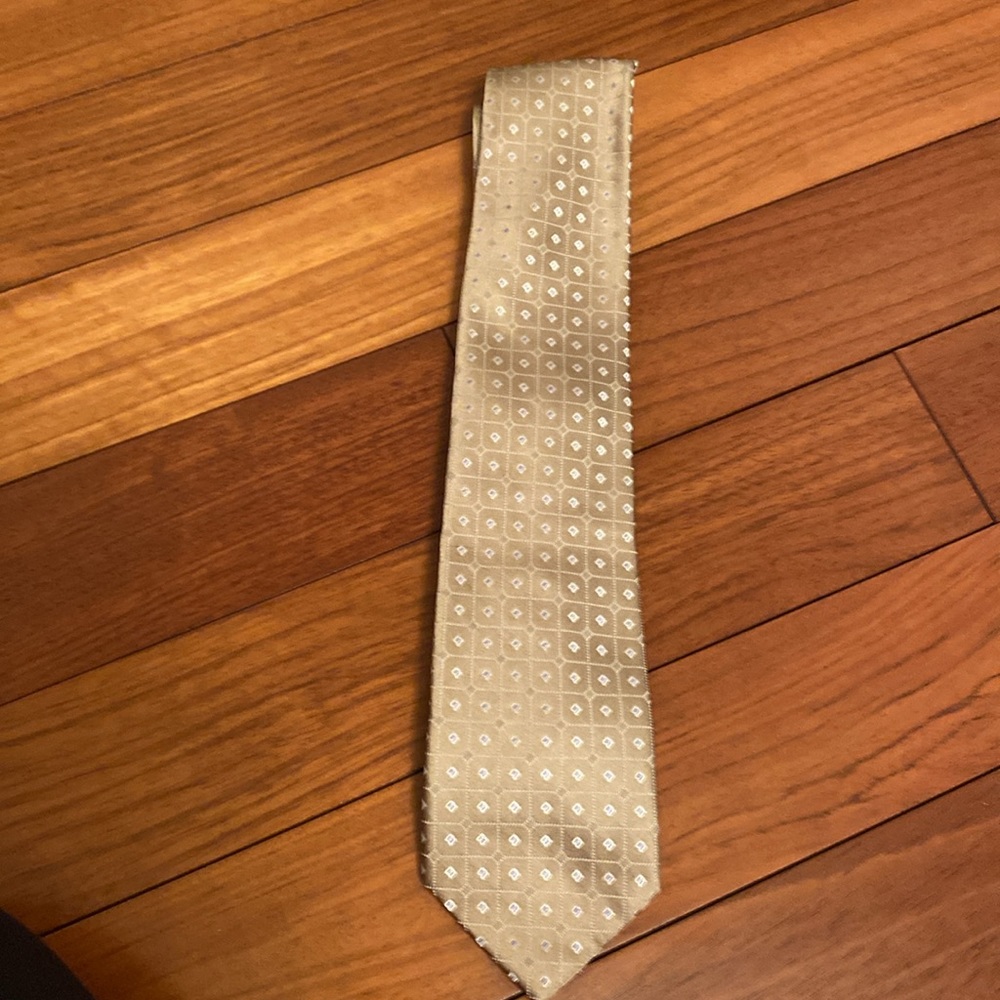 Neiman Marcus Men’s Geometric 100%silk tie - Picture 3 of 3